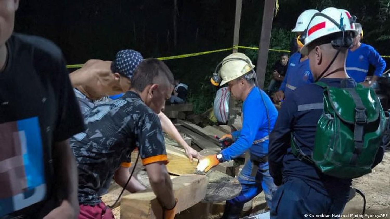 Explosión en mina de Colombia deja seis personas atrapadas
