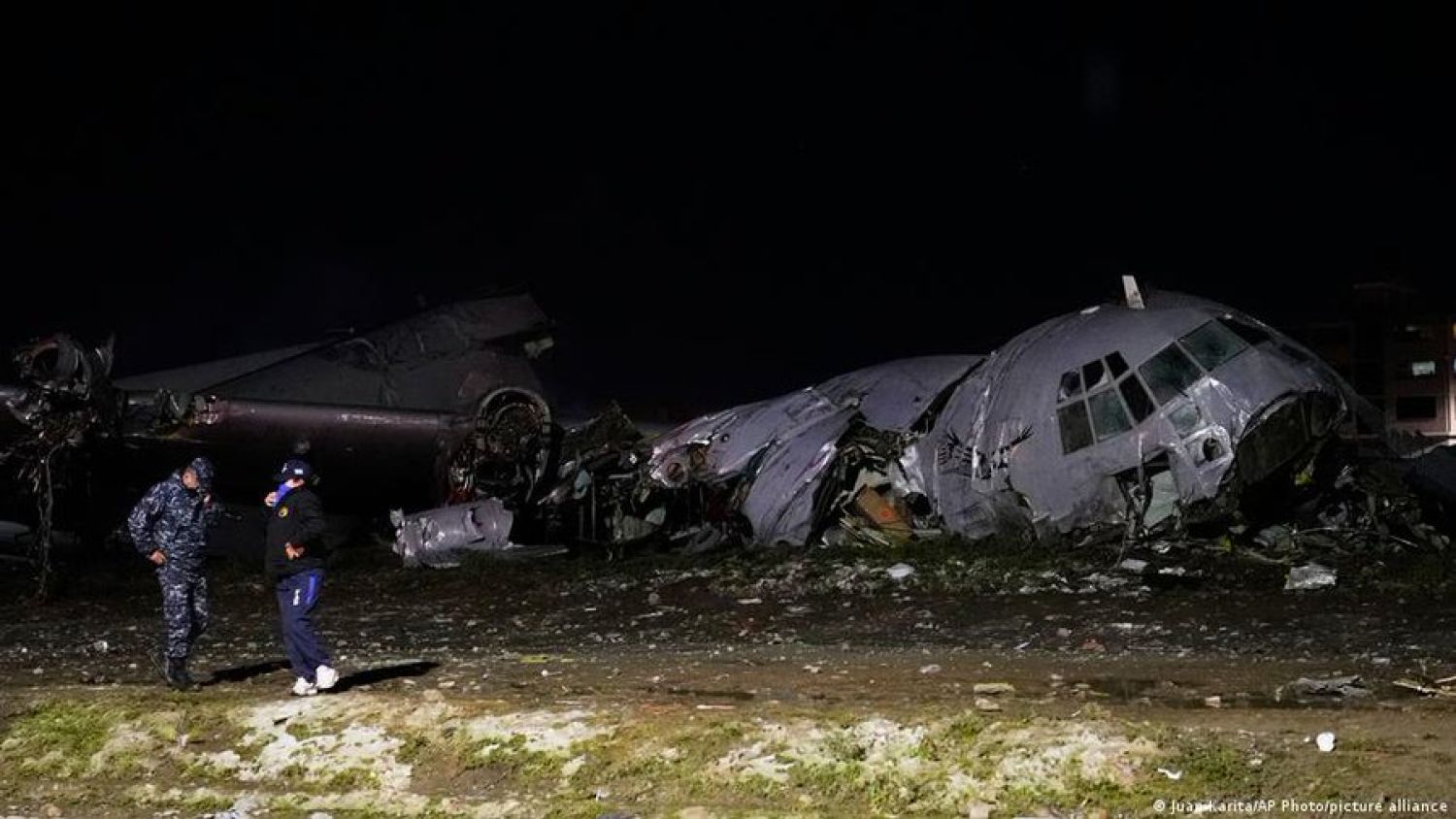 Se estrella avión militar en Bolivia, al menos 20 muertos