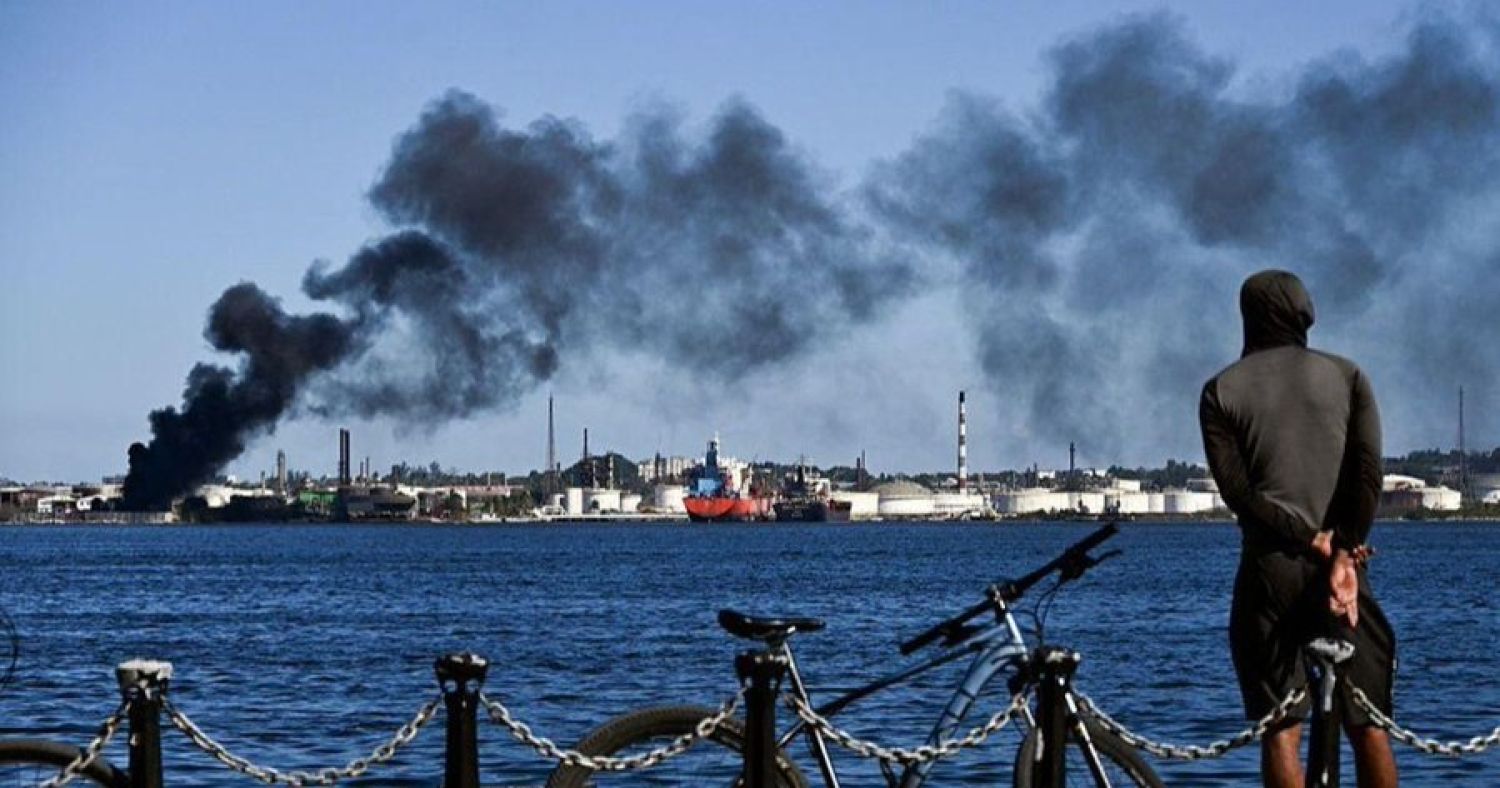 Un incendio afectó las instalaciones de una refinería de petróleo de La Habana