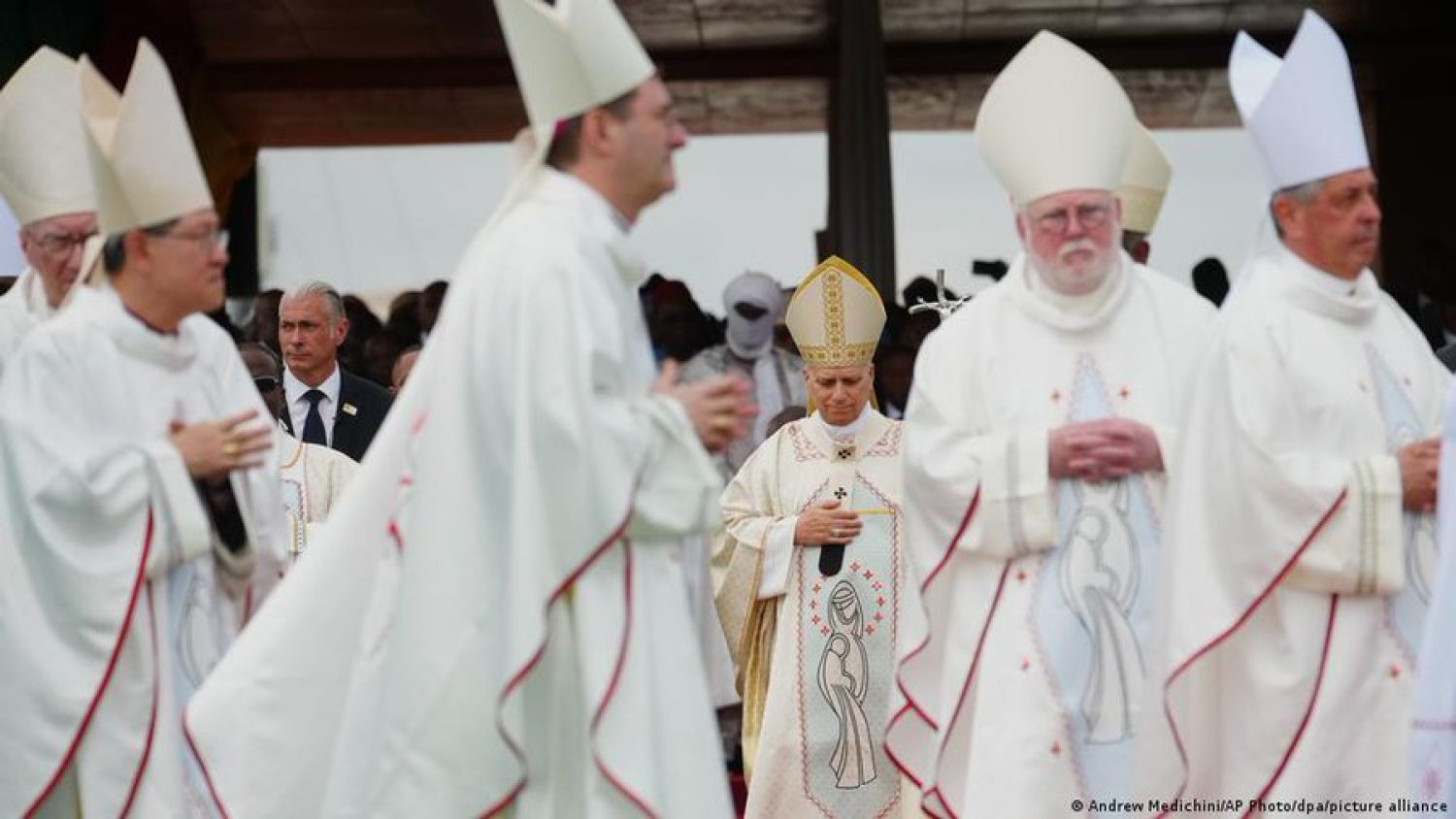 El Papa se despide de Camerún con una misa multitudinaria