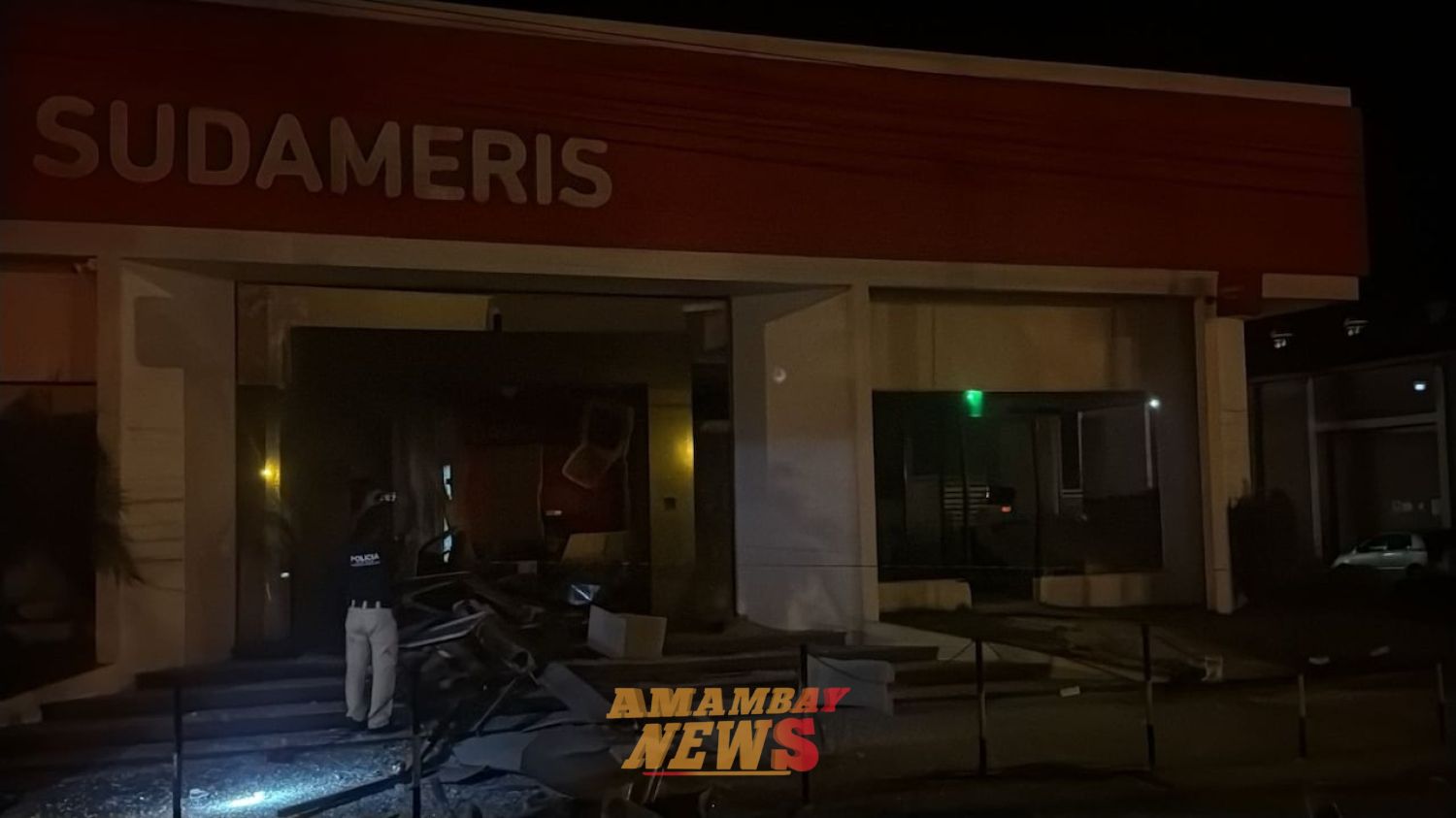 Asaltantes con explosivos roban millonaria suma de banco en Naranjal