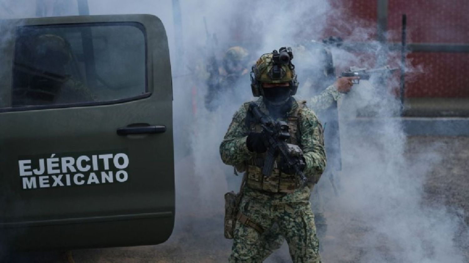 El Ejército mexicano se prepara para el Mundial de futbol y entrena al grupo de élite "Los Murciélagos"