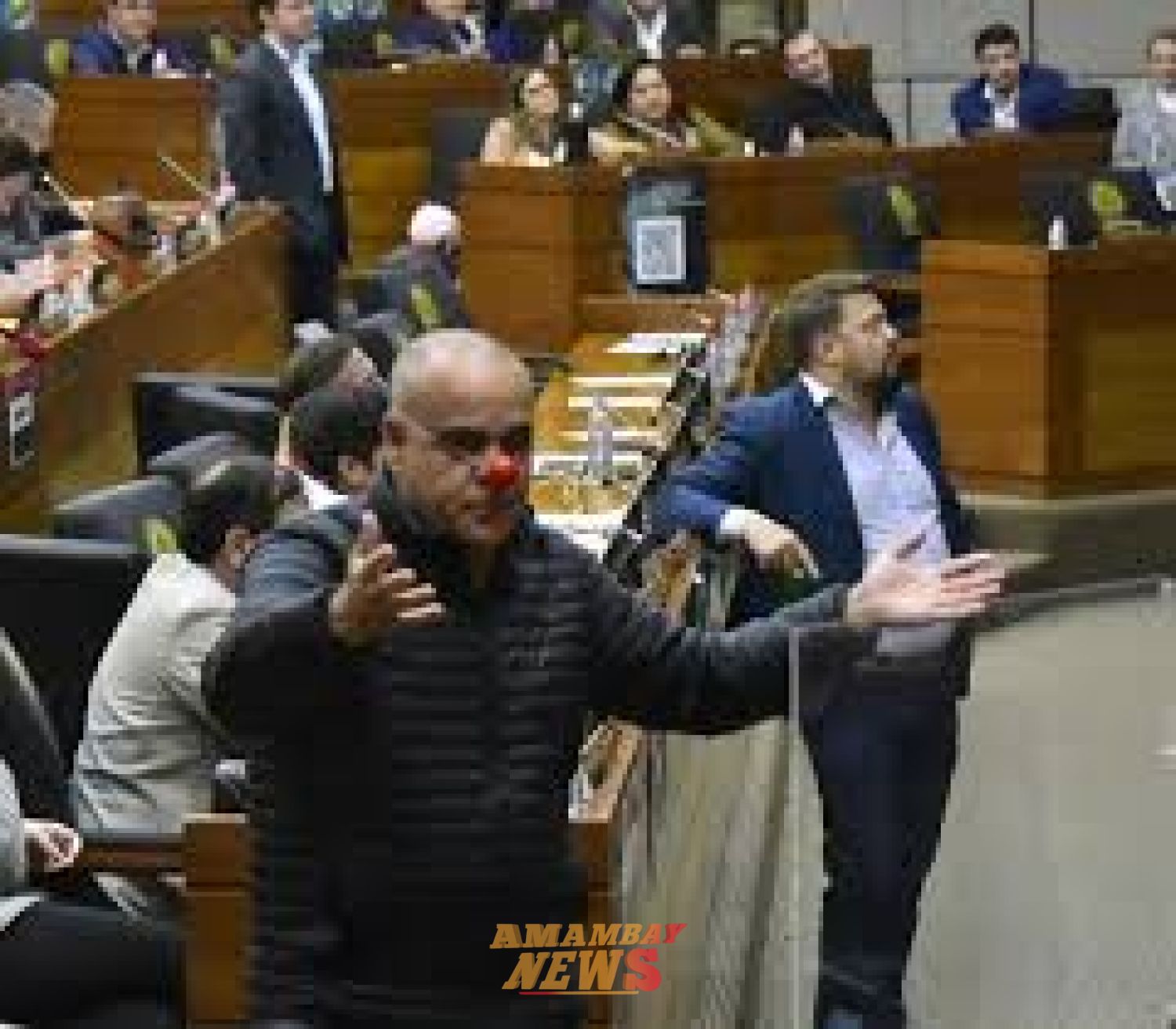Además de burlarse con su salario de G. 63 millones, “Bachi” Núñez reta a más abucheos