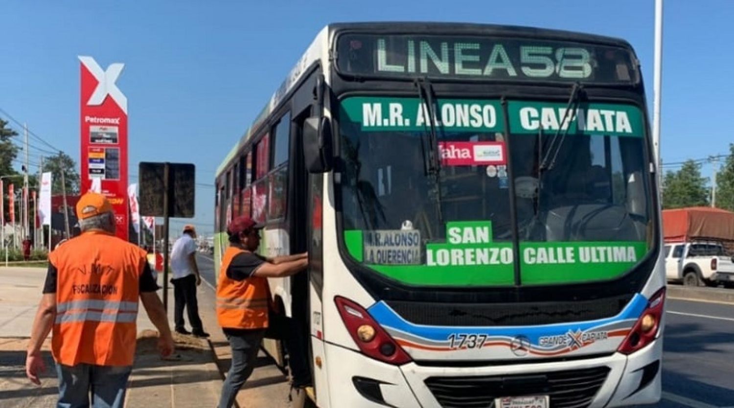 Gobierno anuncia pago de subsidio de US$ 3,6 millones a transportistas y descarta aumento del pasaje