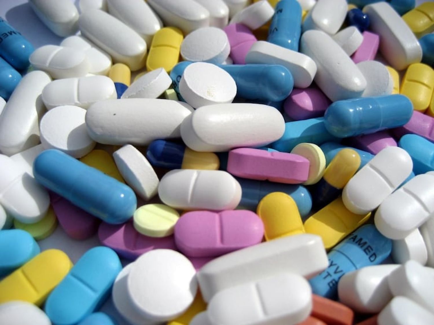 Gobierno definiría pago de deudas a farmacéuticas tras Semana Santa